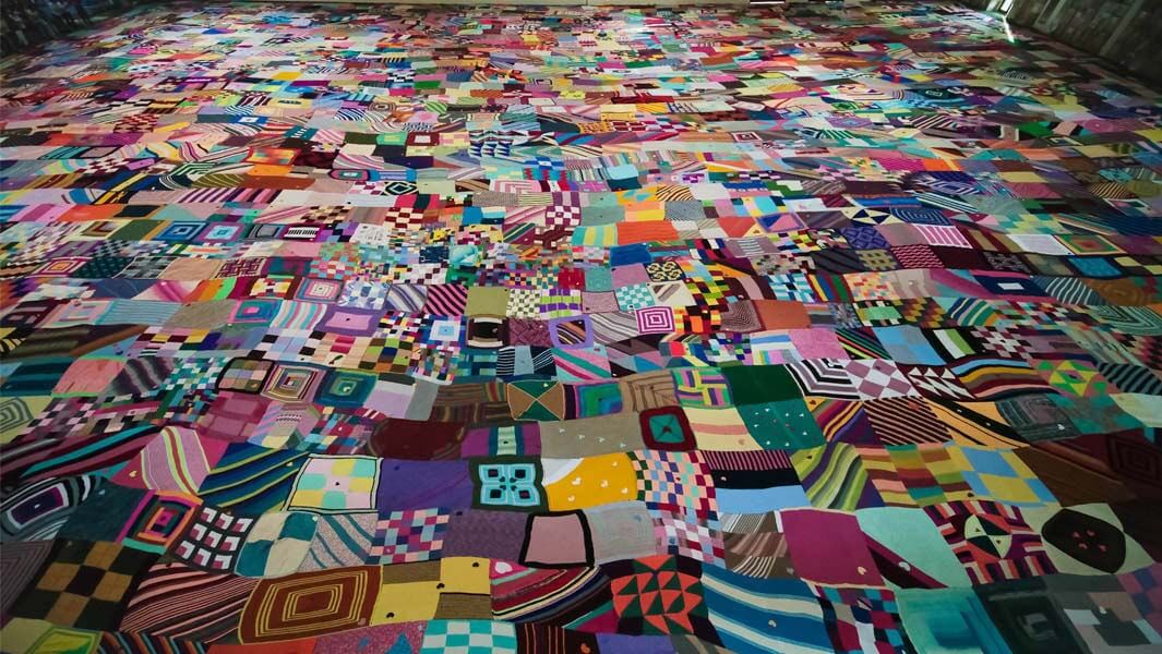 Kapur and the knitting community of UAE achieves a record