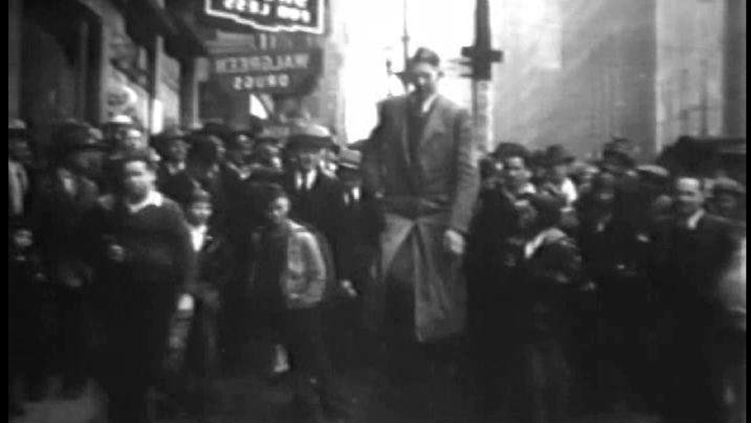GWR classic records tallest man and largest feet
