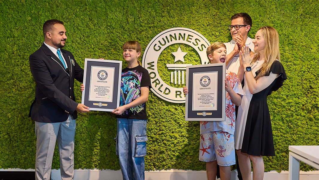 kids-diana-show-certificate-presentation-header_tcm55-772529-773097