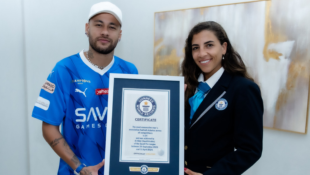 Neymar with an official adjudicator hold a GWR certificate