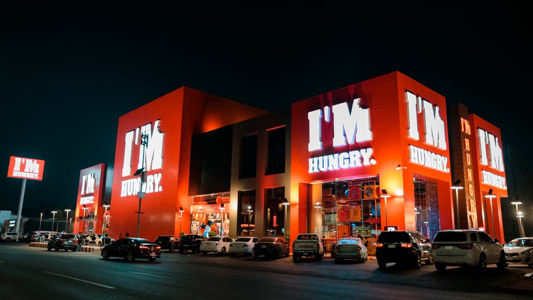 The-largest-burger-restaurant-in-the-world-with-an-area-of-2860-square-meters