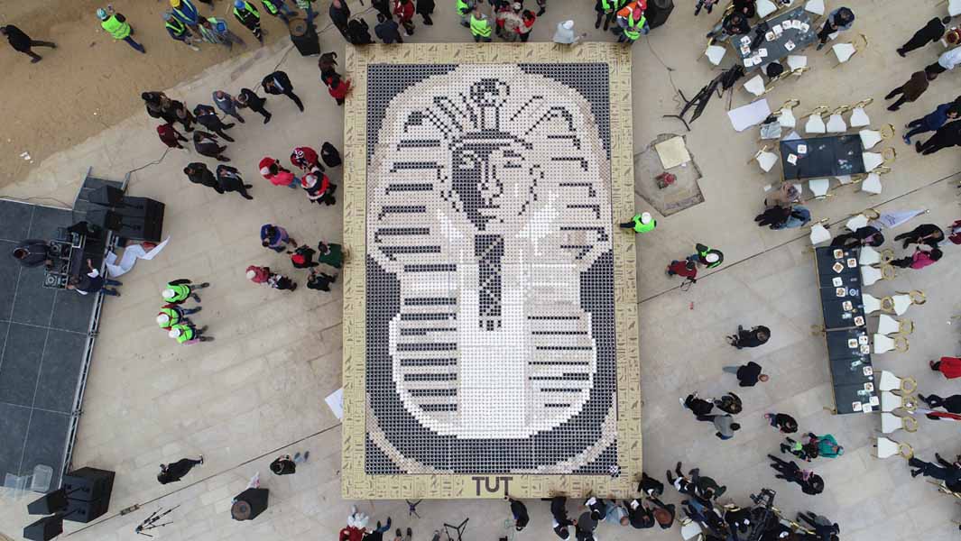 The-record-for-the-largest-coffee-cup-mosaic-logo-consisting-of-7260-cups-in-Egypt