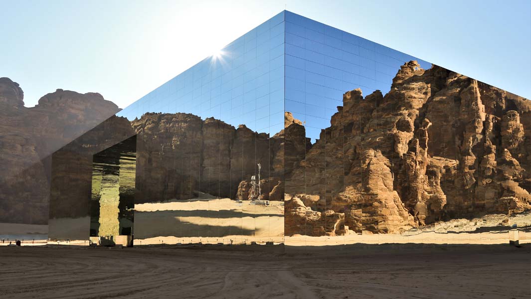 The-largest-mirrored-building-in-the-world-4