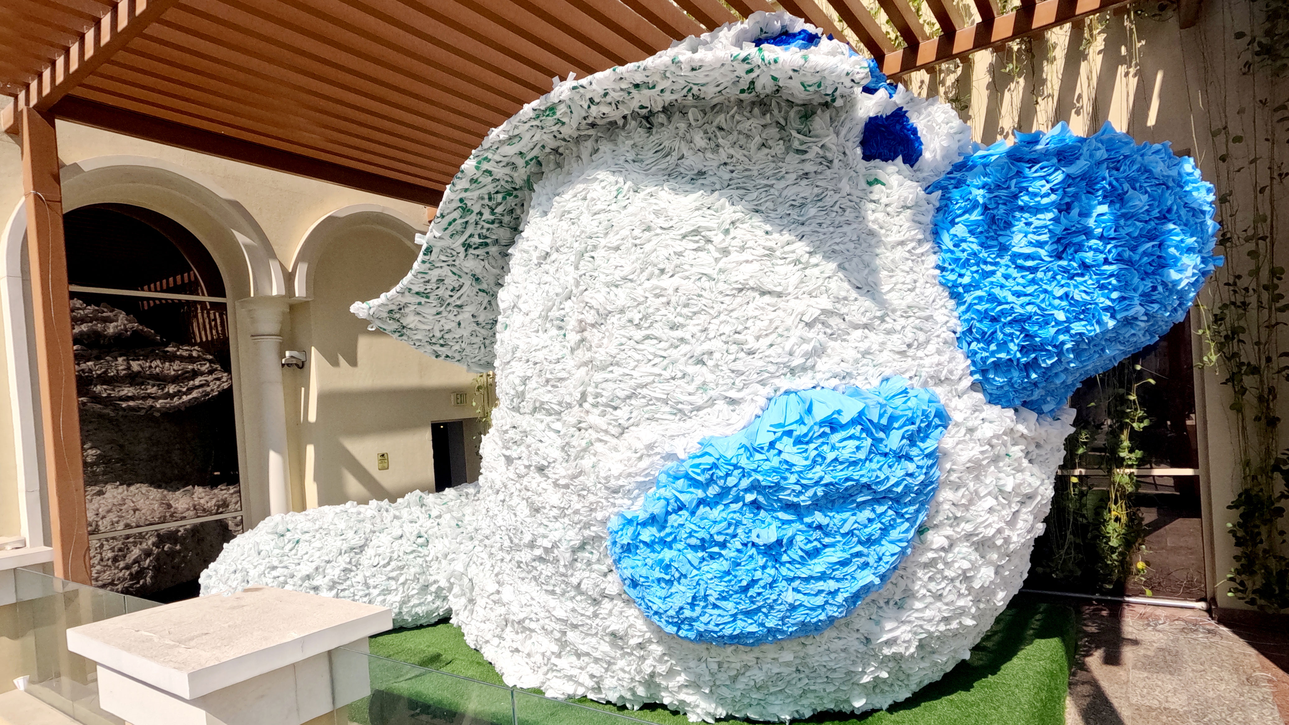 أكبر منحوتة لحيوان ثديي مصنوعة من الأكياس البلاستيكية (مدعومة هيكليًا)