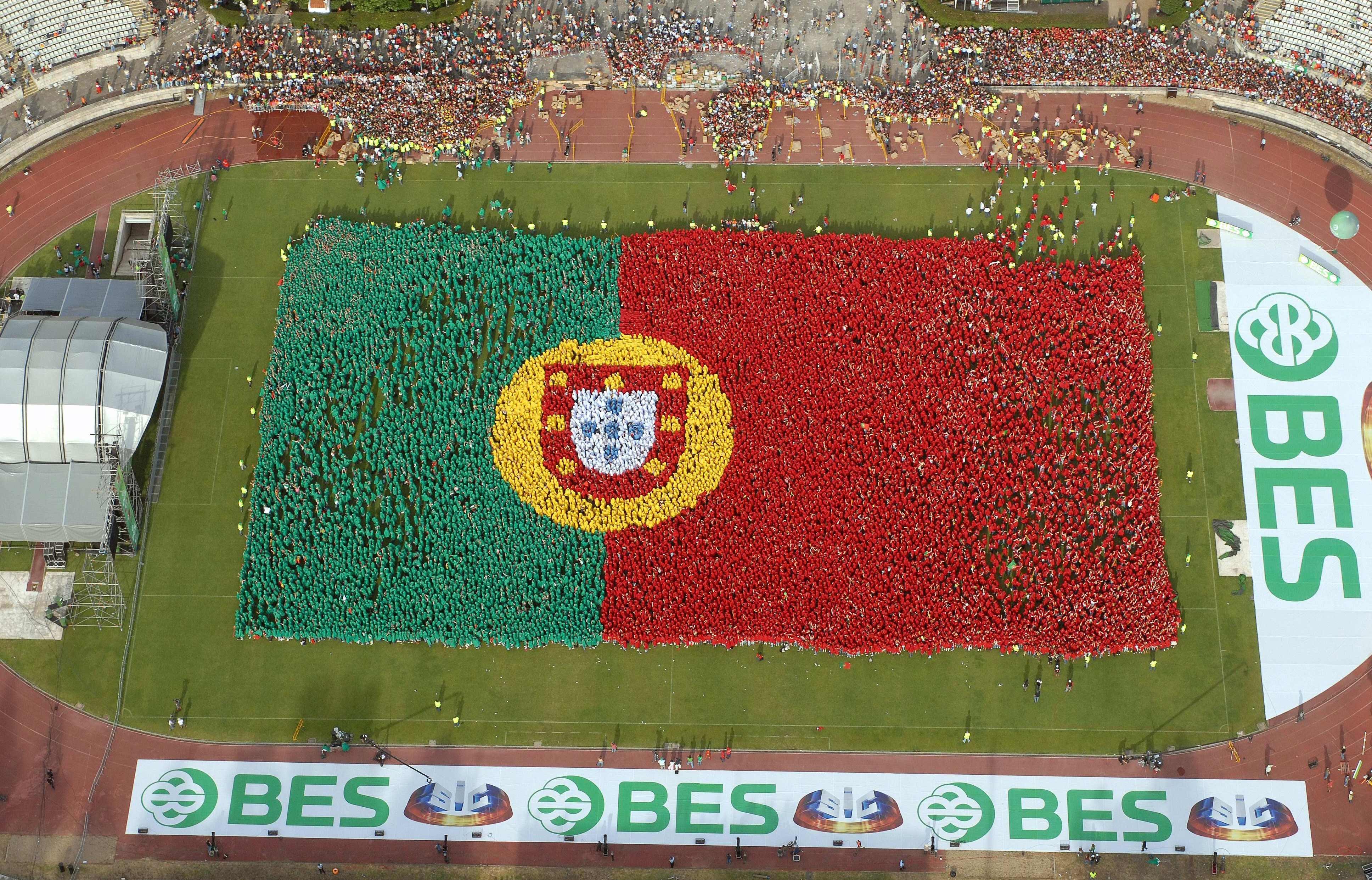 Largest Human Image Of A National Flag Largest human image of a national flag